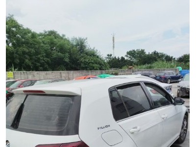 17年大众高尔夫小型车