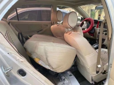 16年丰田花冠小型车