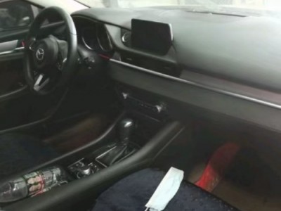 20年马自达阿特兹小型车
