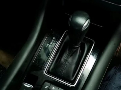 20年马自达阿特兹小型车