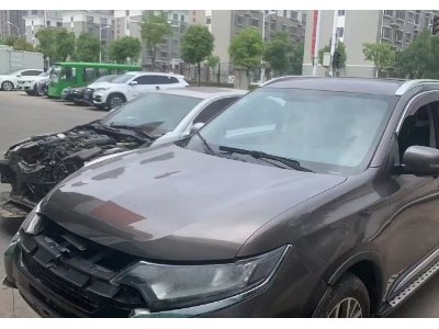 17年三菱欧蓝德SUV