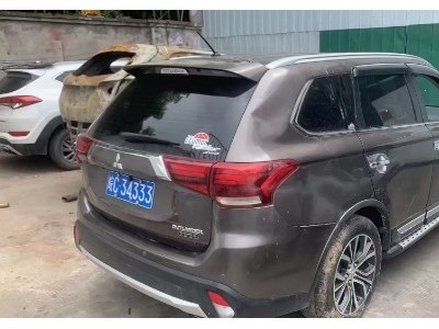 17年三菱欧蓝德SUV