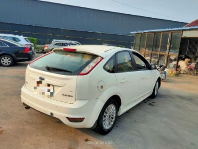 15年福特福克斯小型车