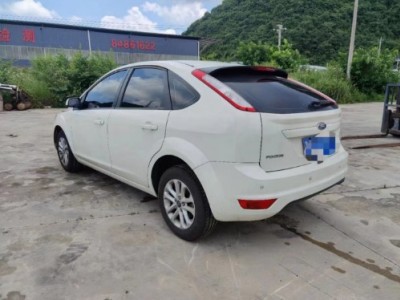16年福特福克斯小型车