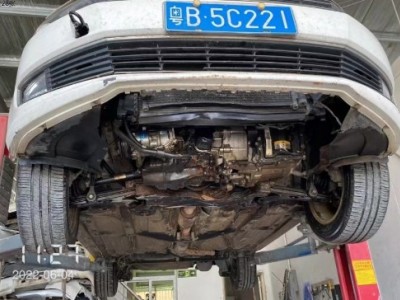 14年大众朗逸小型车