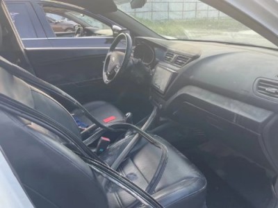 17年起亚起亚K2小型车