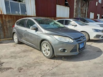 13年福特福克斯小型车