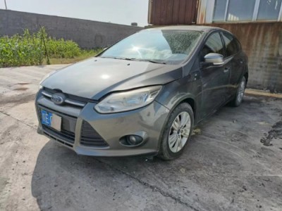 13年福特福克斯小型车