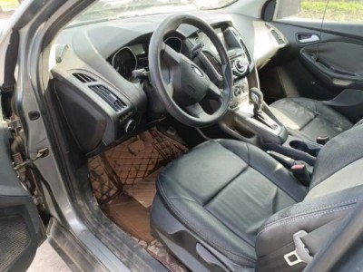 13年福特福克斯小型车