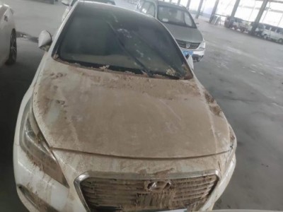 17年现代索纳塔中型车