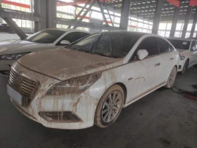 17年现代索纳塔中型车