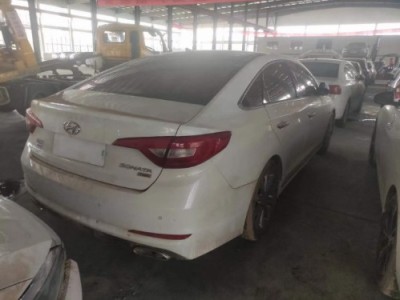 17年现代索纳塔中型车
