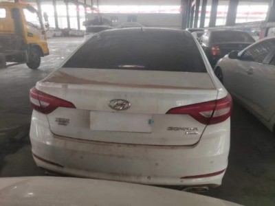 17年现代索纳塔中型车