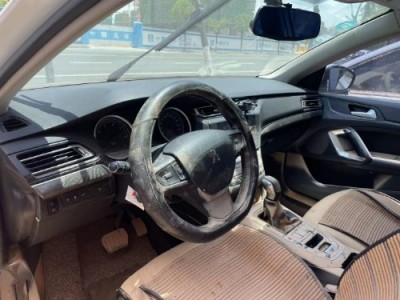 16年标致标致408小型车