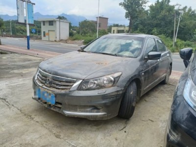 13年本田雅阁小型车