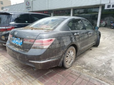 13年本田雅阁小型车