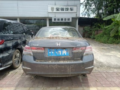 13年本田雅阁小型车