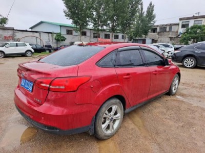 16年福特福克斯小型车