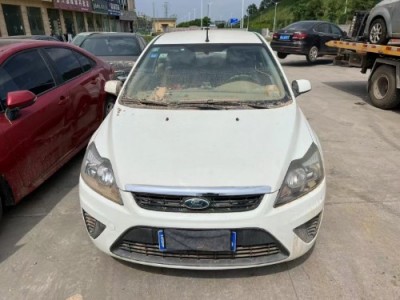 13年福特福克斯小型车