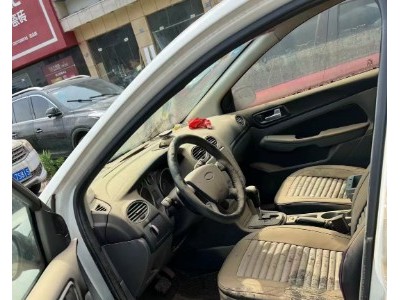 13年福特福克斯小型车