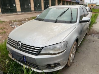 13年大众宝来小型车