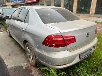 13年大众宝来小型车