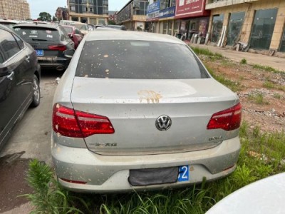13年大众宝来小型车