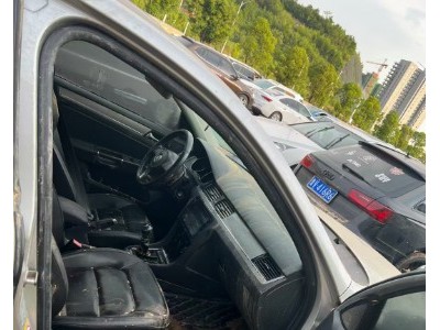 13年大众宝来小型车
