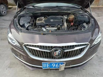 年别克君越小型车