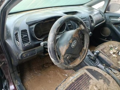 13年起亚起亚K3中型车