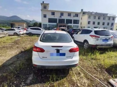 17年福特福克斯小型车