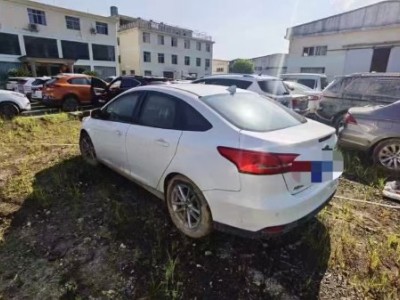 17年福特福克斯小型车