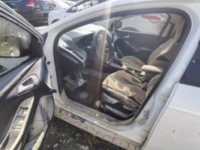 17年福特福克斯小型车