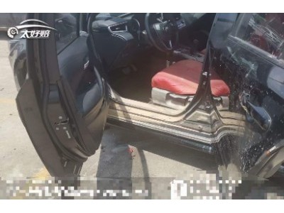 年丰田雷凌小型车