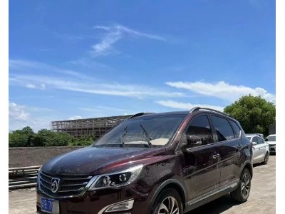 16年宝骏宝骏560中型车