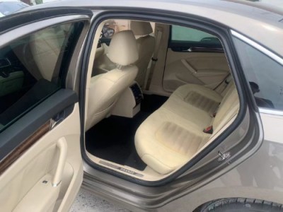 14年大众帕萨特中型车