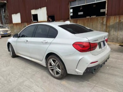 22年宝马宝马1系小型车