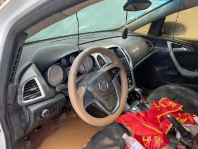 13年别克英朗中型车