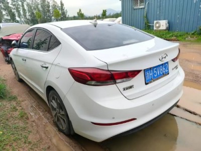 18年现代领动小型车