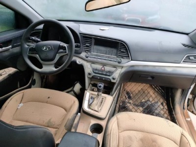18年现代领动小型车
