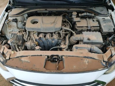 18年现代领动小型车