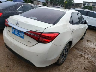 17年丰田雷凌小型车
