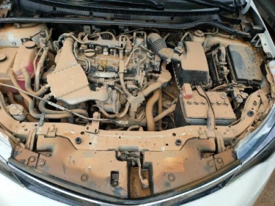17年丰田雷凌小型车