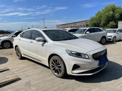 20年吉利博瑞小型车