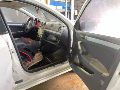 16年大众捷达小型车