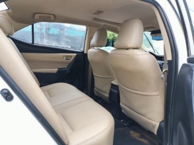 14年丰田雷凌中型车