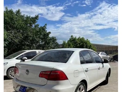 14年大众宝来中型车