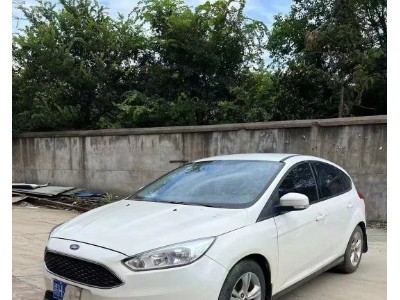 17年福特福克斯小型车