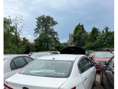 15年起亚起亚K2中型车