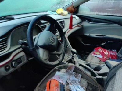 15年别克英朗小型车